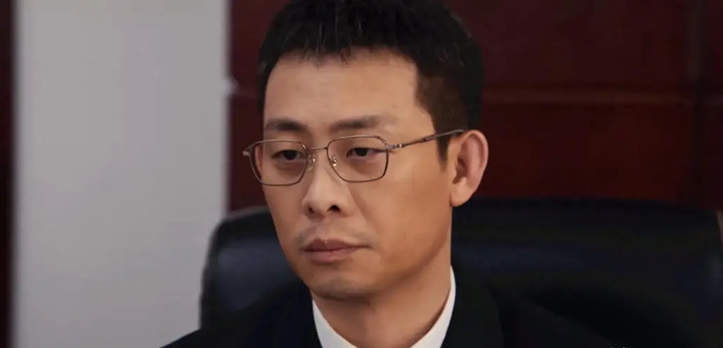 金斧子配资 几个“戏痴”毁整部剧，将《以法之名》拉下神坛，演技对比没眼看